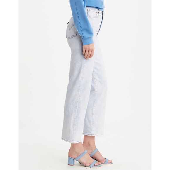 NEW Levi’s Ribcage Super High-Rise Cropped Jeans - Picture 3 of 15